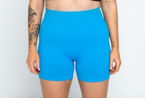 SEAMLESS SCRUNCH SHORTS - COBALT BLUE